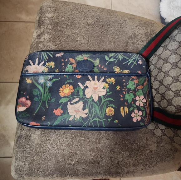 Gucci Handbags - Gucci floral clutch  authentic